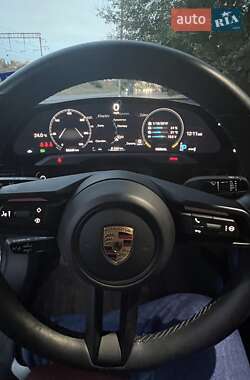 Седан Porsche Taycan 2021 в 