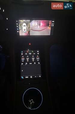 Седан Porsche Taycan 2021 в 