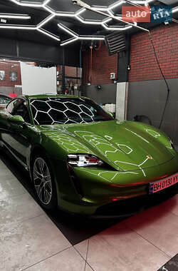 Седан Porsche Taycan 2021 в 
