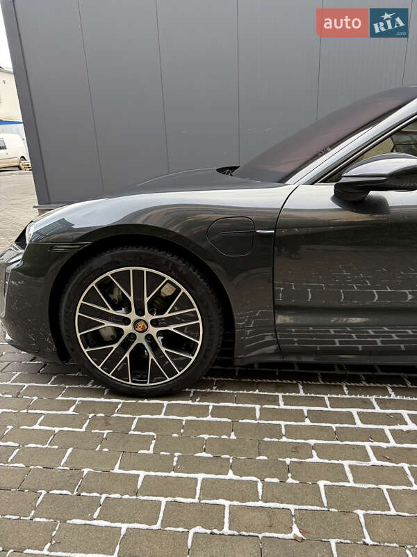 Седан Porsche Taycan 2020 в Львове
