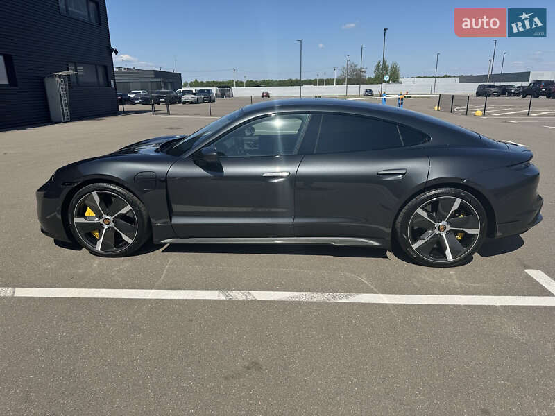 Седан Porsche Taycan 2020 в Киеве