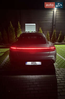 Седан Porsche Taycan 2020 в 