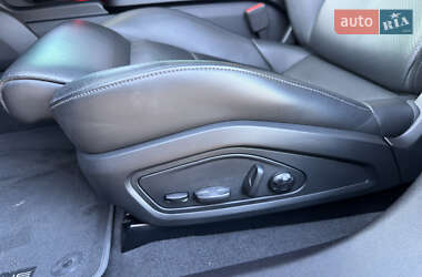 Седан Porsche Taycan 2022 в 