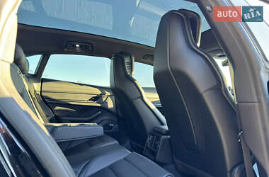 Седан Porsche Taycan 2022 в 