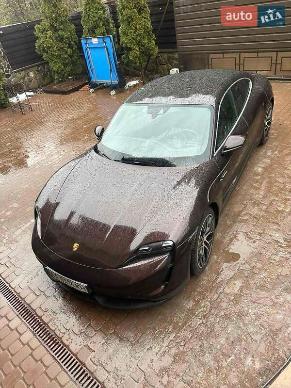 Седан Porsche Taycan 2021 в Киеве