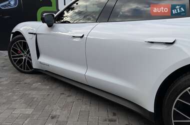 Седан Porsche Taycan 2020 в 