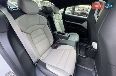 Седан Porsche Taycan 2020 в 