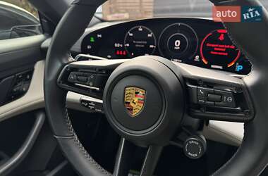 Седан Porsche Taycan 2020 в 