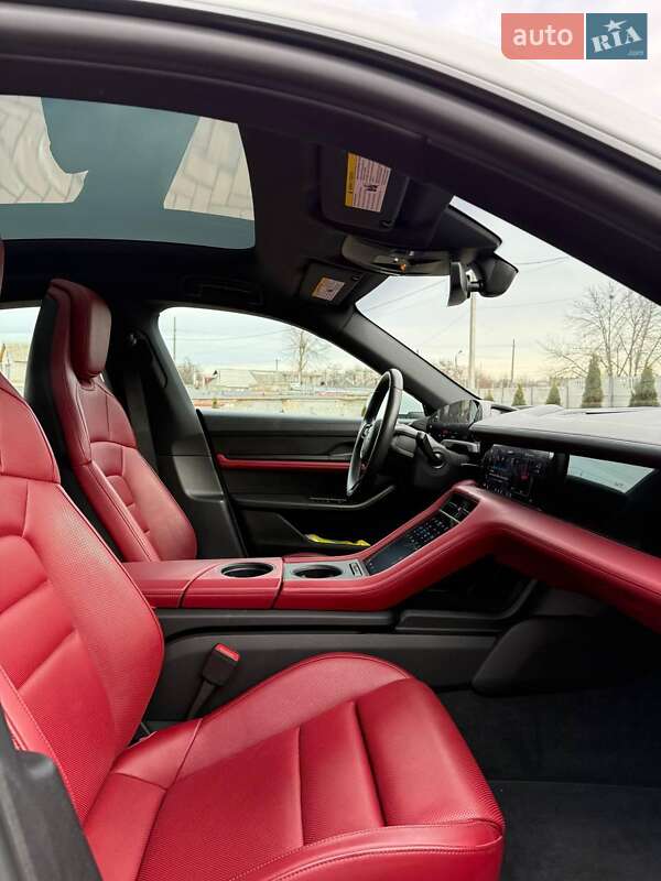 Седан Porsche Taycan 2021 в Києві