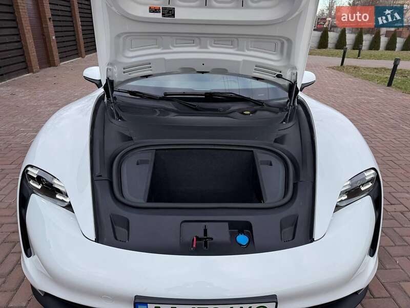 Седан Porsche Taycan 2021 в Києві
