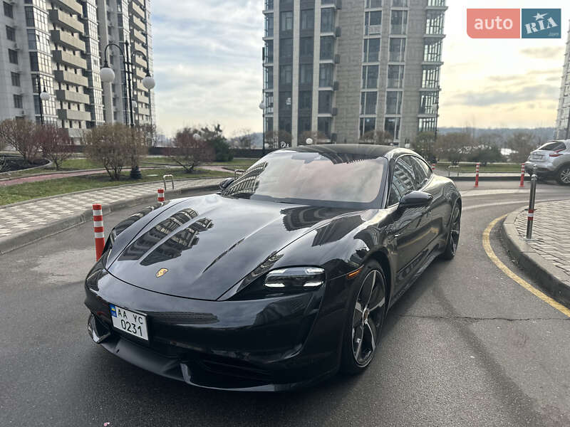 Седан Porsche Taycan 2021 в Киеве