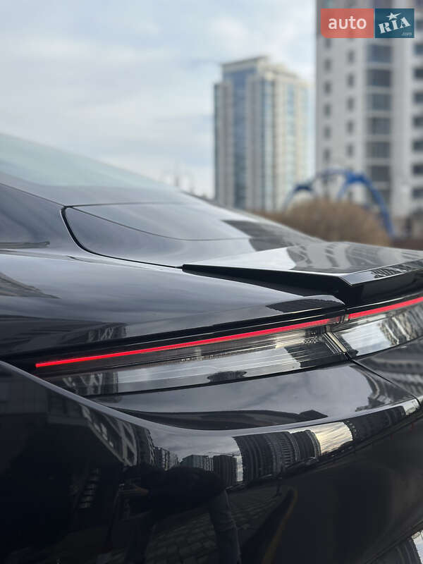 Седан Porsche Taycan 2021 в Киеве