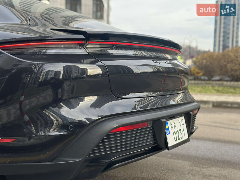 Седан Porsche Taycan 2021 в Киеве