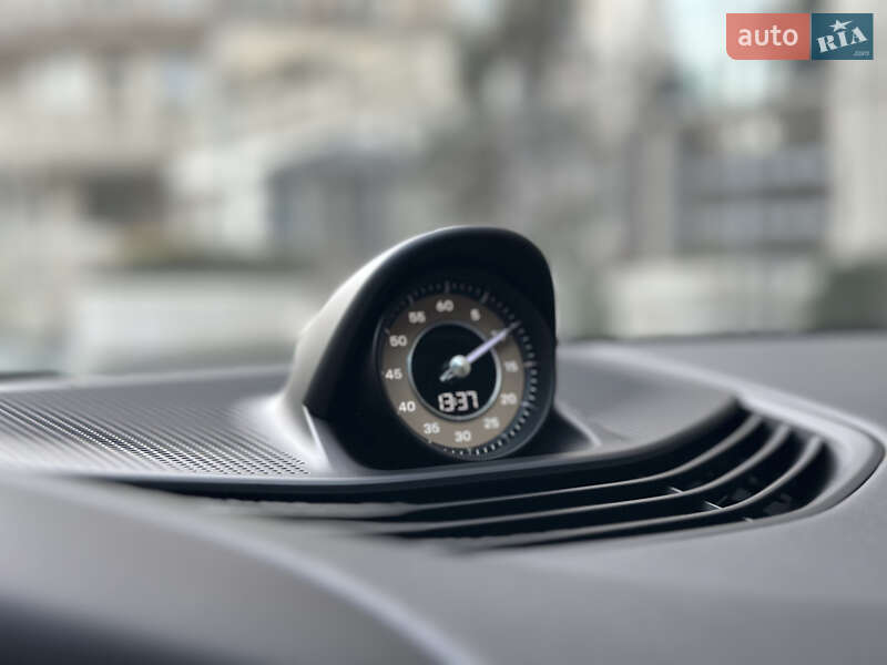 Седан Porsche Taycan 2021 в Киеве