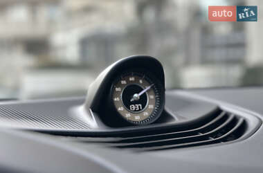 Седан Porsche Taycan 2021 в 