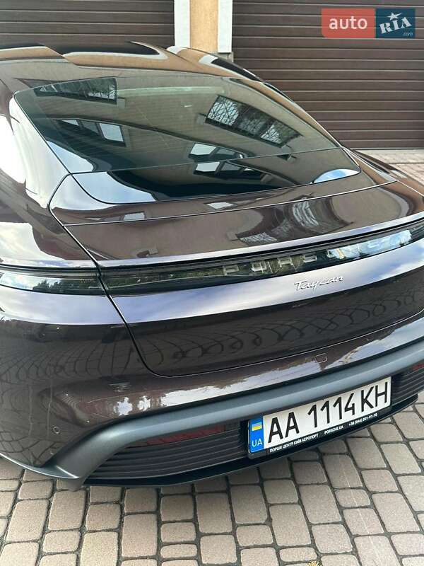 Седан Porsche Taycan 2021 в Киеве