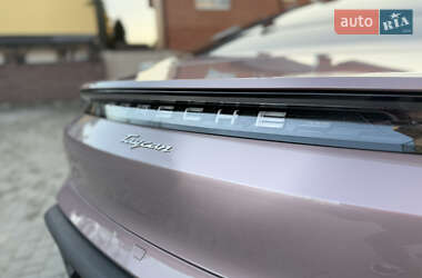 Седан Porsche Taycan 2022 в Киеве