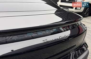 Седан Porsche Taycan 2022 в 