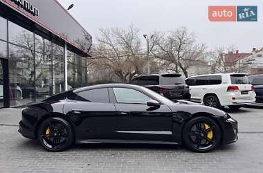 Седан Porsche Taycan 2022 в 