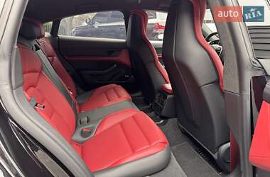 Седан Porsche Taycan 2022 в 