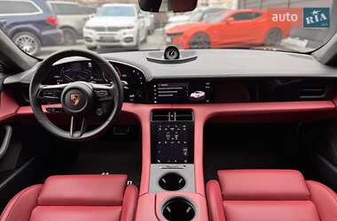Седан Porsche Taycan 2022 в 