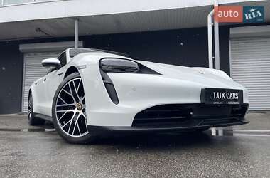 Седан Porsche Taycan 2021 в 