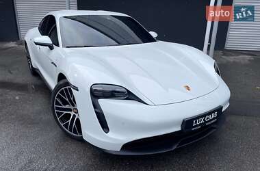 Седан Porsche Taycan 2021 в 