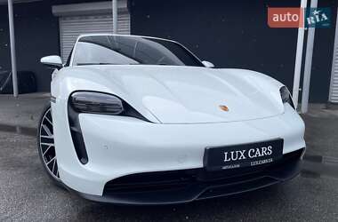 Седан Porsche Taycan 2021 в 