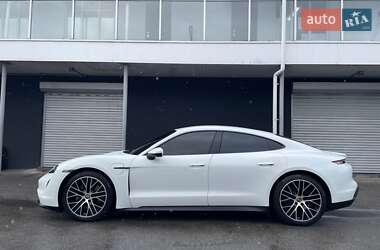 Седан Porsche Taycan 2021 в 