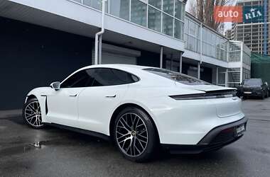 Седан Porsche Taycan 2021 в 
