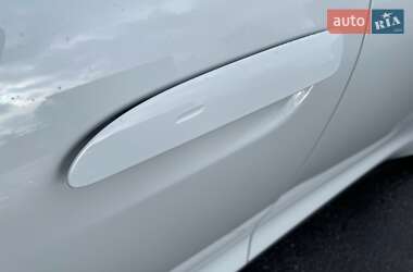 Седан Porsche Taycan 2021 в 