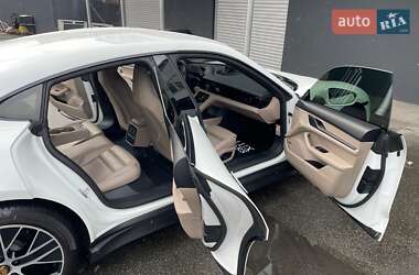 Седан Porsche Taycan 2021 в 