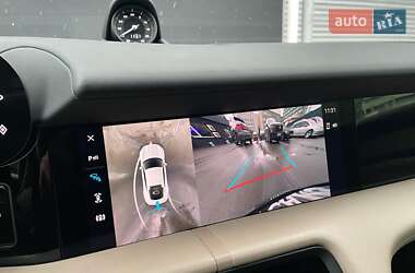 Седан Porsche Taycan 2021 в 