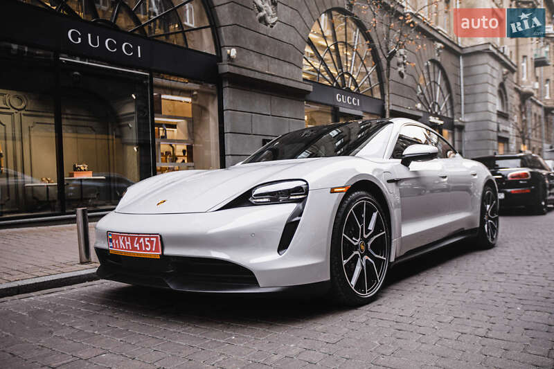 Седан Porsche Taycan 2023 в Киеве
