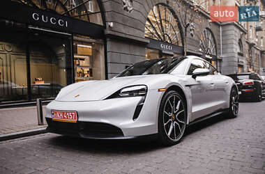Седан Porsche Taycan 2023 в 
