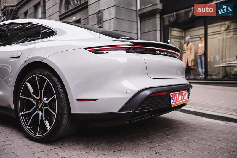 Седан Porsche Taycan 2023 в Киеве