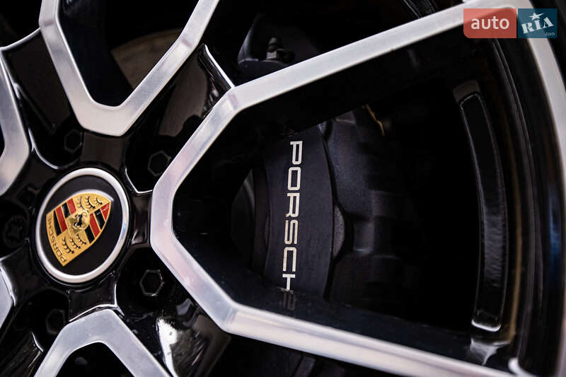 Седан Porsche Taycan 2023 в Киеве