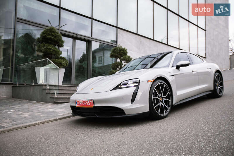 Седан Porsche Taycan 2023 в Киеве