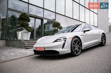 Седан Porsche Taycan 2023 в 