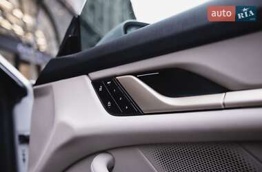 Седан Porsche Taycan 2023 в 