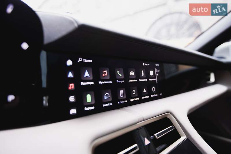 Седан Porsche Taycan 2023 в Киеве