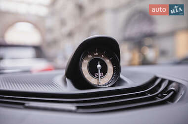 Седан Porsche Taycan 2023 в 