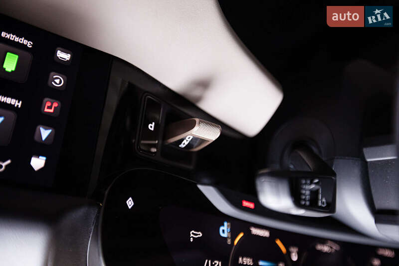 Седан Porsche Taycan 2023 в Киеве