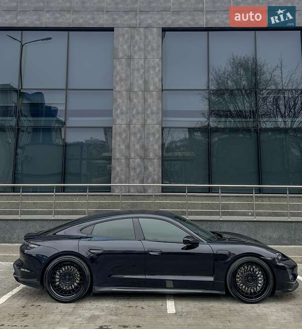 Седан Porsche Taycan 2019 в Києві