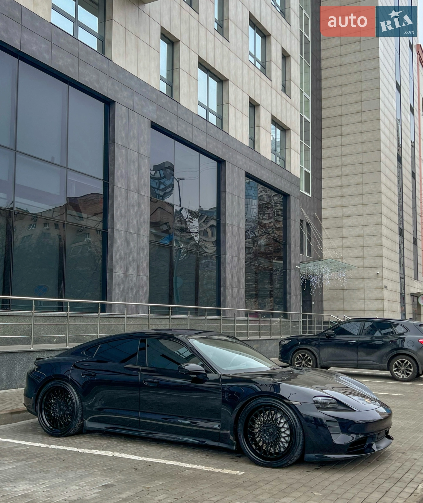 2019 Porsche Taycan - мініатюра 2