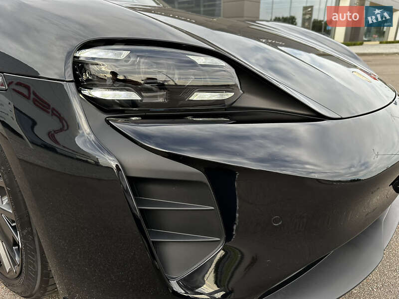 Седан Porsche Taycan 2022 в Львові