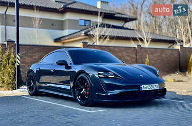 Седан Porsche Taycan 2021 в 