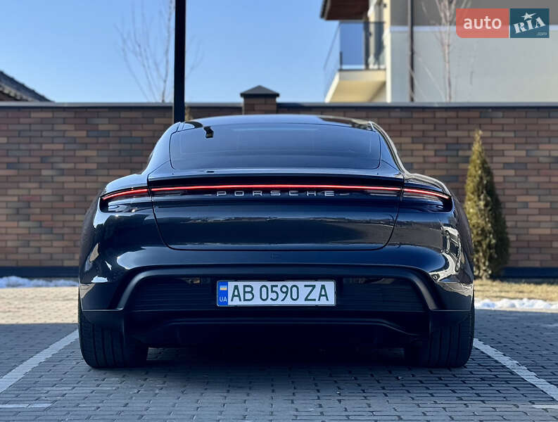Седан Porsche Taycan 2021 в Виннице