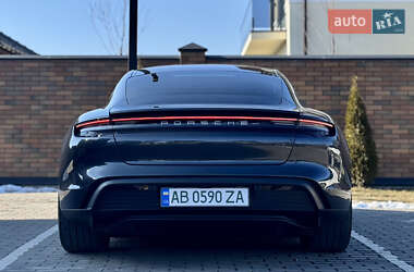 Седан Porsche Taycan 2021 в 