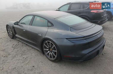 Седан Porsche Taycan 2021 в 
